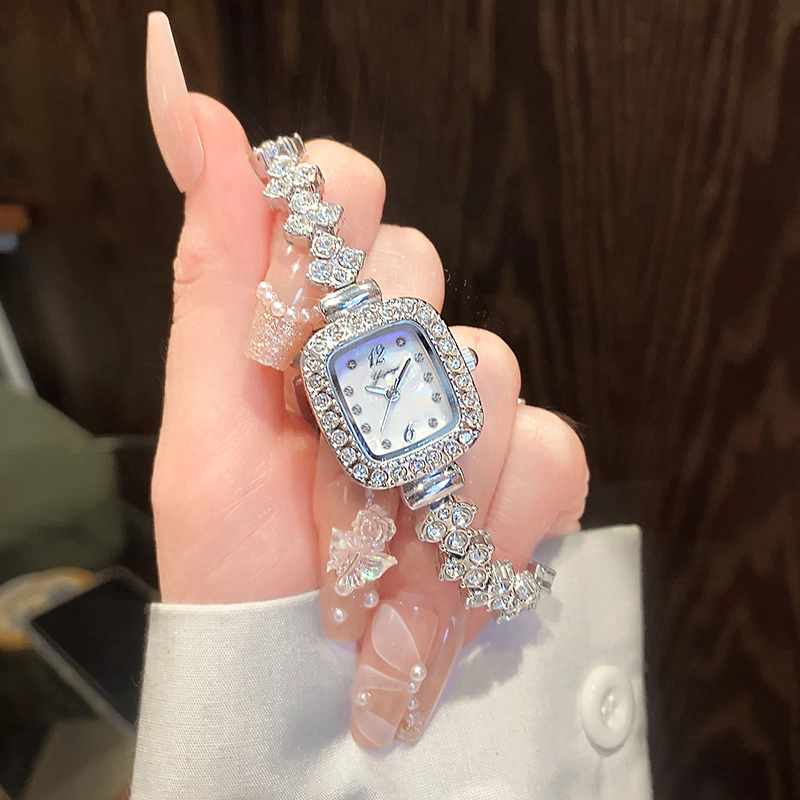 雅嘉怡石英机芯 金属表带 国表 女表 贝母色表盘 时尚轻奢满钻小金穗美人鱼小巧精致魅力时尚职场学生校园风时来运转精致小方糖高颜值表