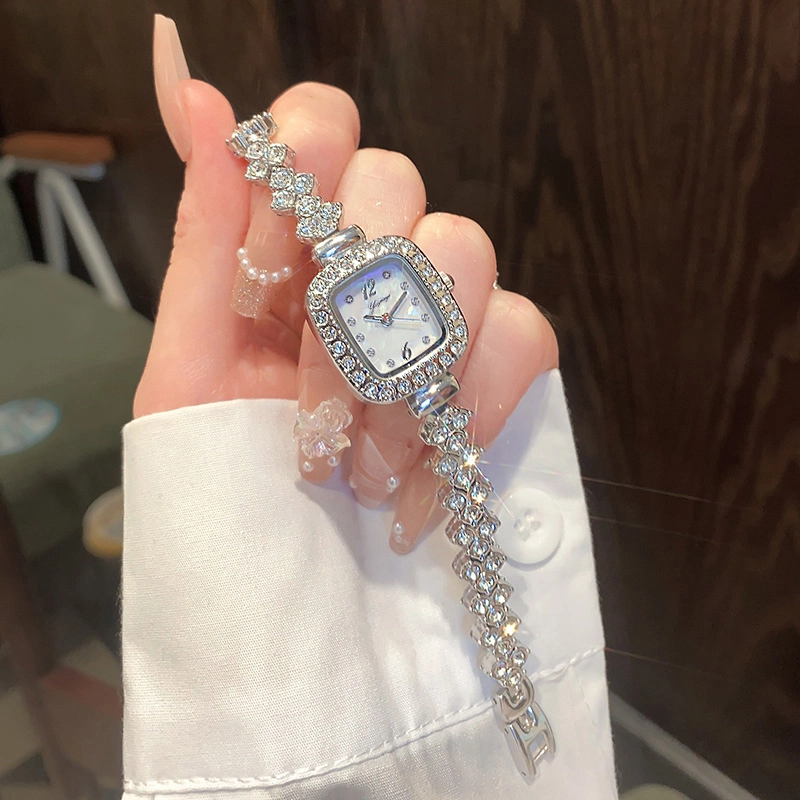 雅嘉怡石英机芯 金属表带 国表 女表 贝母色表盘 时尚轻奢满钻小金穗美人鱼小巧精致魅力时尚职场学生校园风时来运转精致小方糖高颜值表