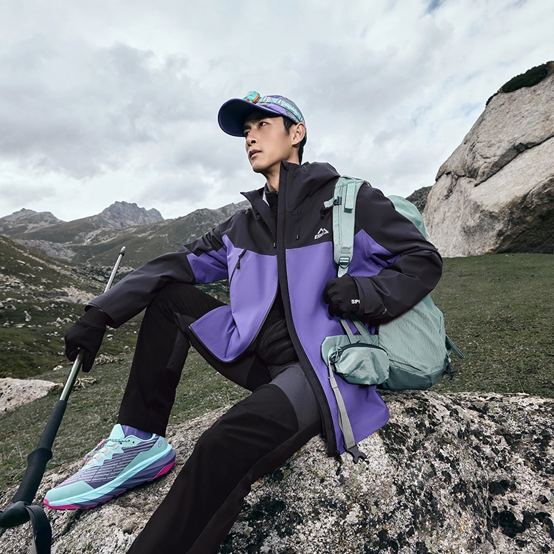 鸿星尔克  纵横 山系户外三合一御寒保暖登山徒步攀岩运动宽松连帽 冲锋衣 男女同款 两件装 矿紫