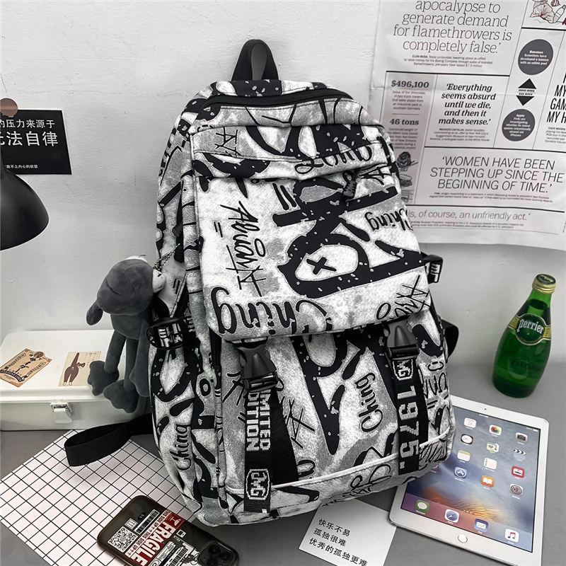 爱尔绅特 涂鸦街头潮酷大学生旅行背包 尼龙 双肩包 男女同款情侣款 白色/黑色