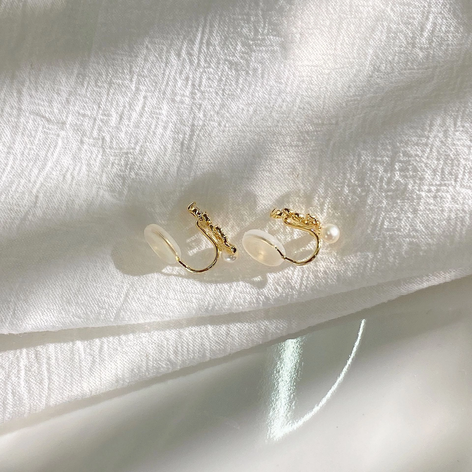 品彩 枝条 森系清新高级感 年轻 镶嵌合成立方氧化锆 淡水珍珠 珍珠耳夹 女款