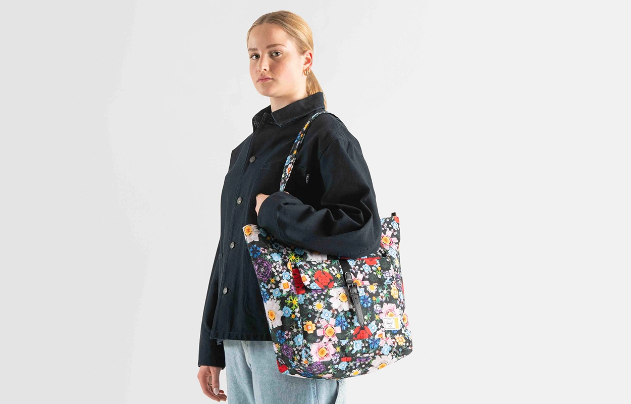 Herschel x LEGO Retreat Tote 20L