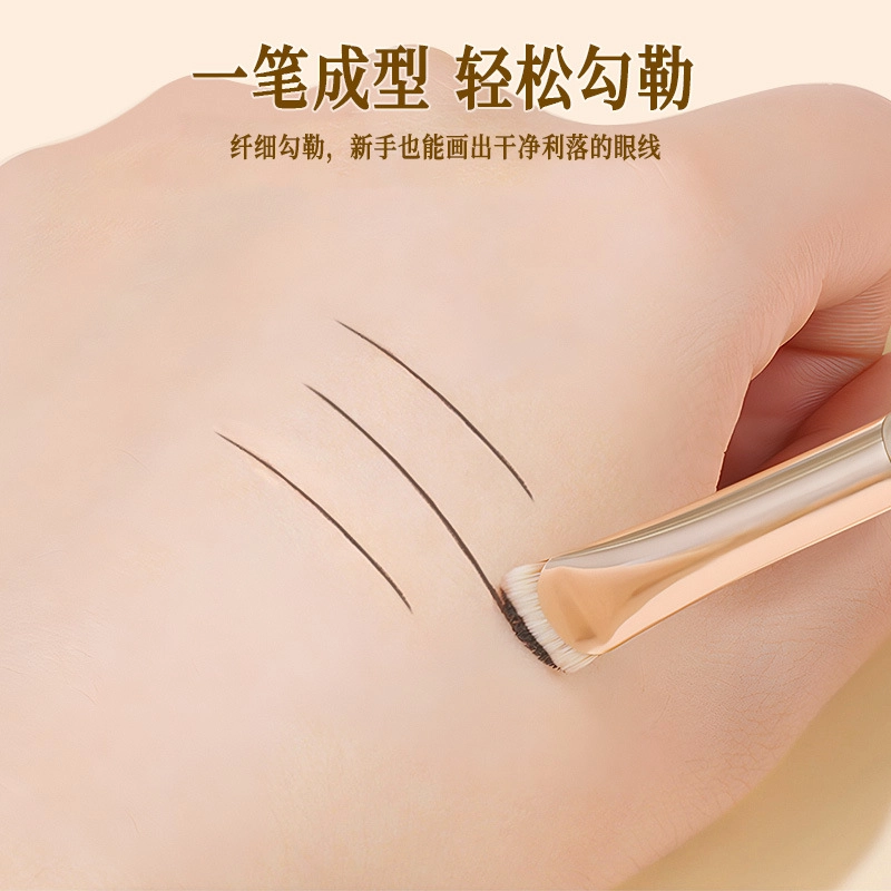 简应舒  月牙形眼线刷化妆刷 晕染细节 一刷多用下至卧蚕刷贴合轮廓轻松勾勒