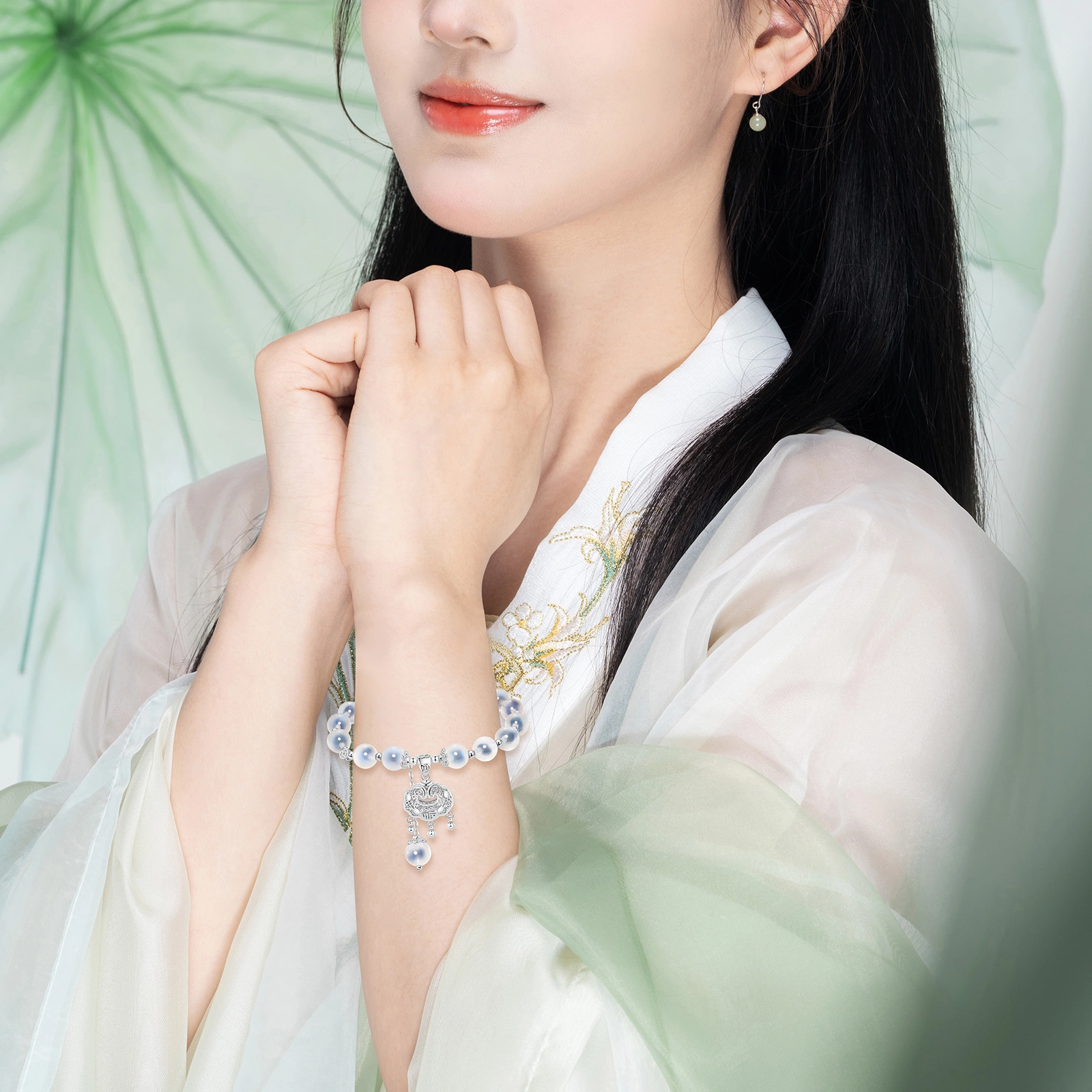 老银坊 溏心铃花平安锁 新中式招桃花如意锁吊坠转运珠 森系甜美小众 玛瑙 玉石手串 女款