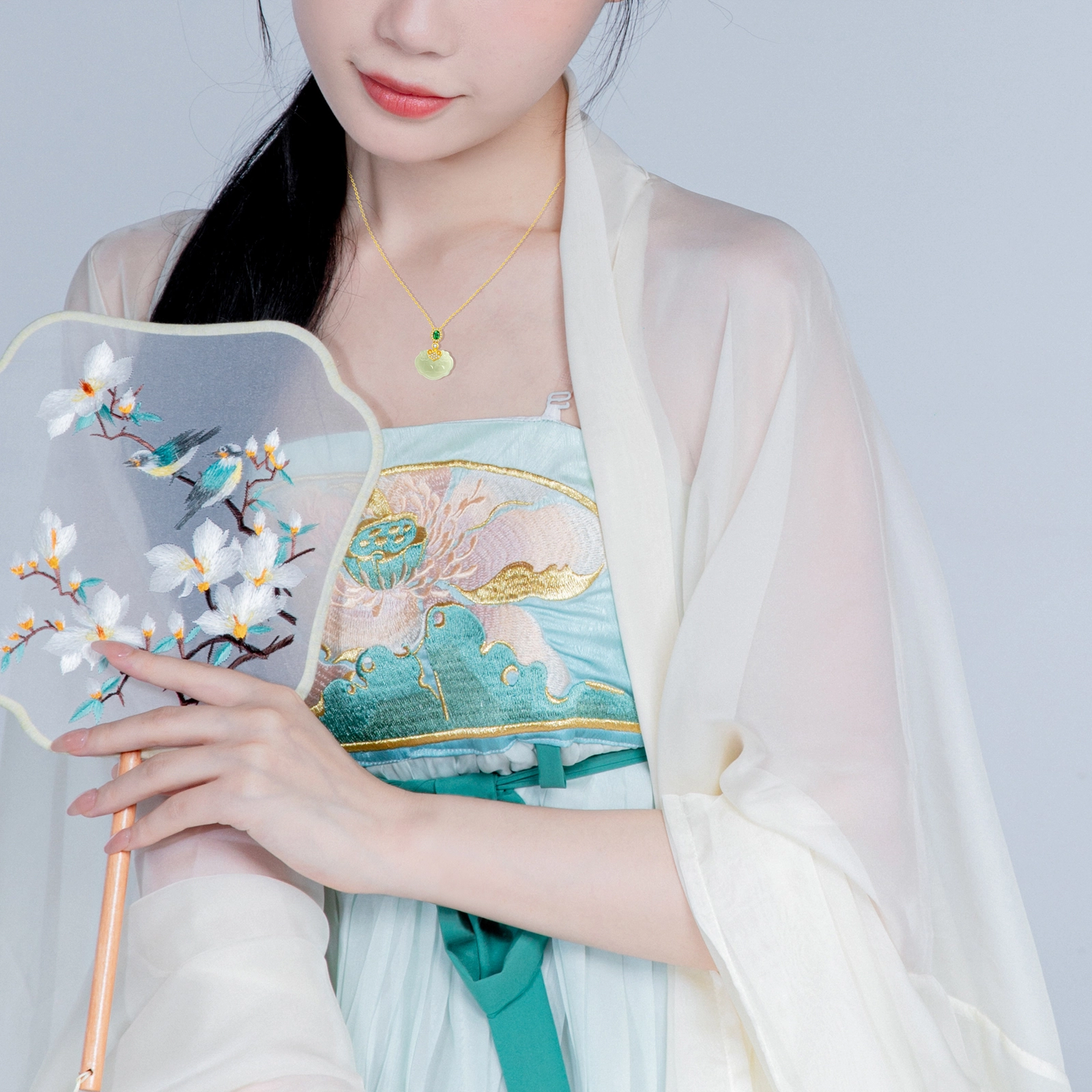 老银坊 柿柿如意 祥云如意国风新中式金色小福锁吊坠 轻奢平安锁颈链 和田玉 项链 女款 青玉 礼盒
