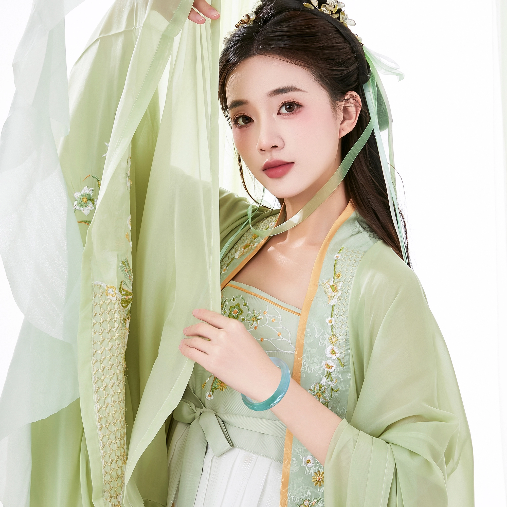 【精品翡翠】 唐之饰 新中式半山半水青山黛冰种浅绿油青冰种美人玉镯 国潮高雅 正圈 薄荷曼波 糯种 手镯 女款