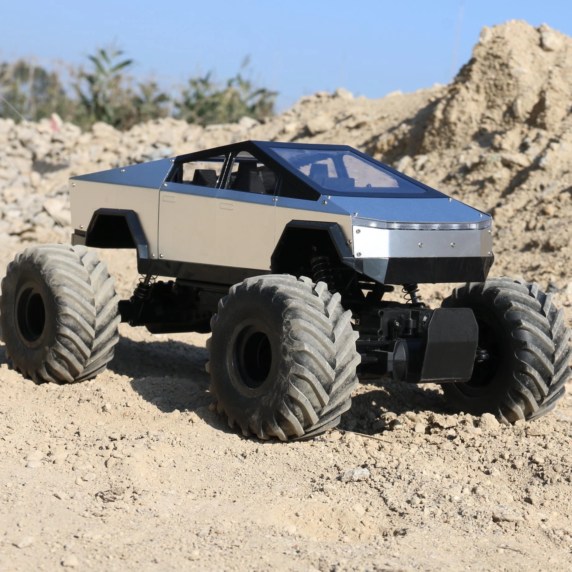 FERPECT TOYS Cybertruck 18 112 2.4G RC