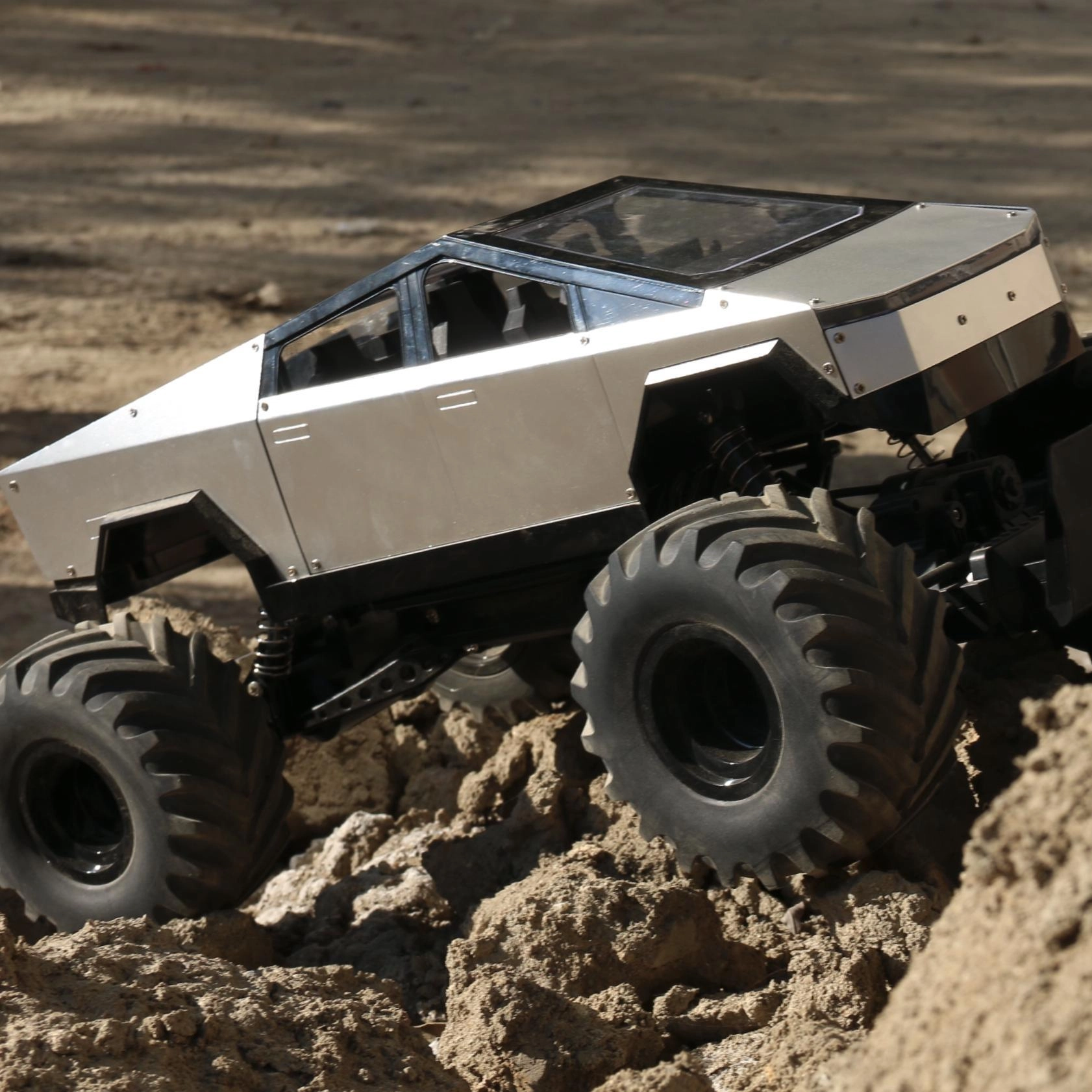 FERPECT TOYS Cybertruck 18 112 2.4G RC