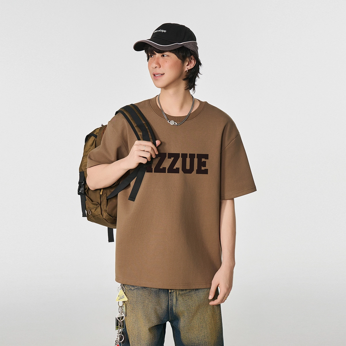 izzue LogoT