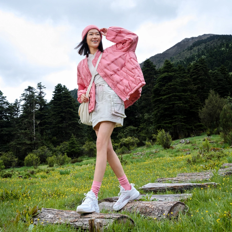 波司登 时尚多巴胺色彩棒球领纯色菱格修身羽绒服 女款