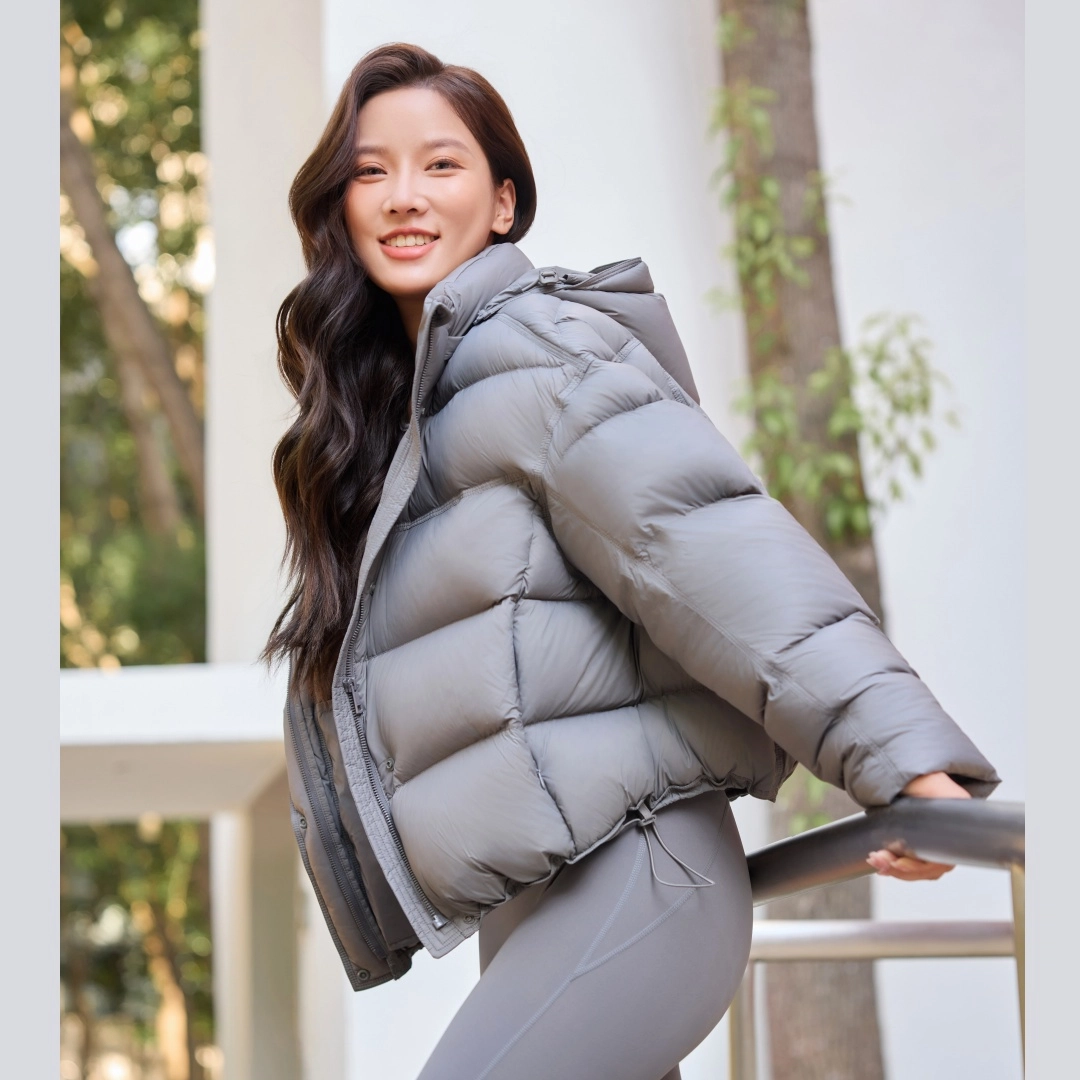 波司登 连帽纯色短款简约时尚羽绒服 女款