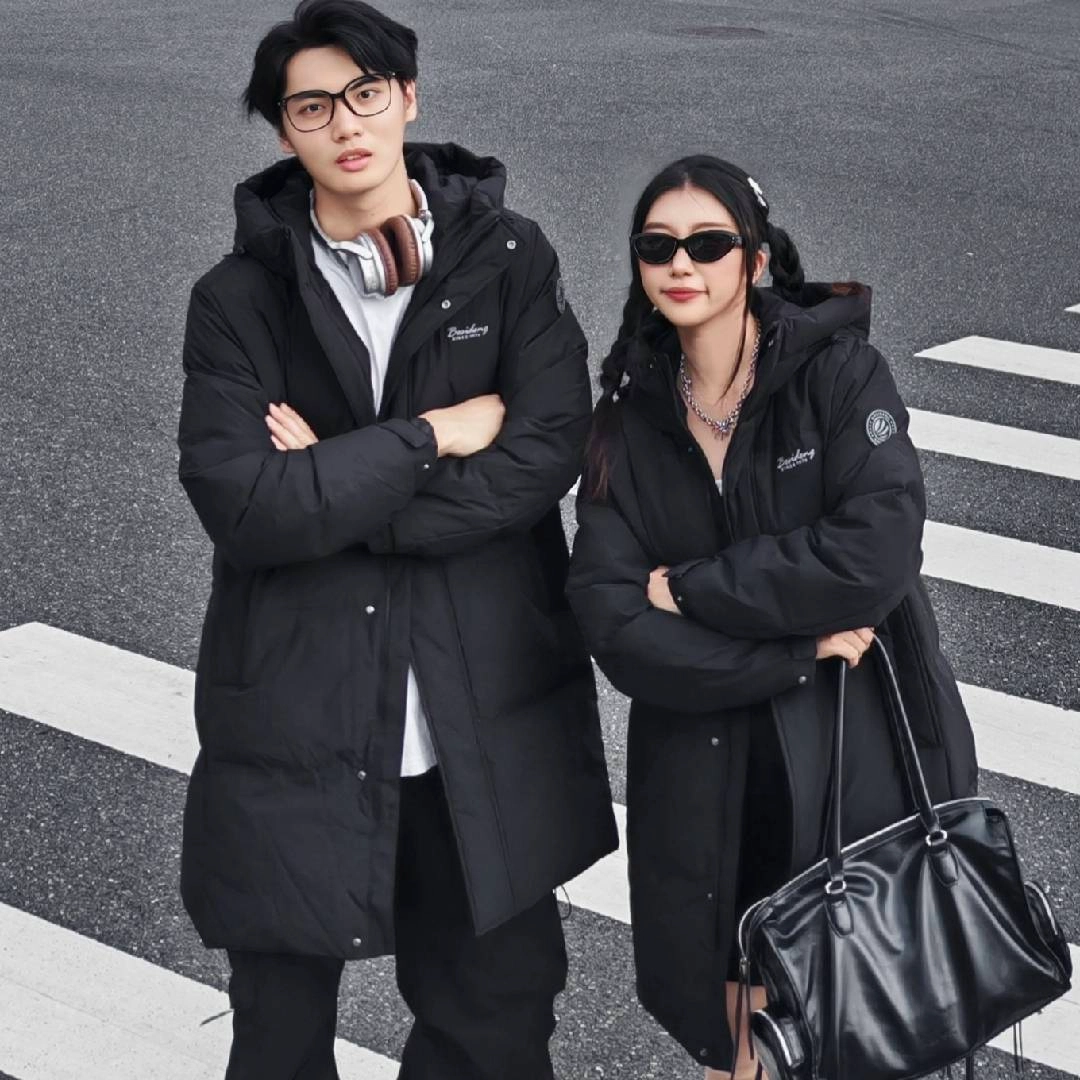 波司登 老钱风长款潮流百搭面包服宽松显瘦秋冬保暖美式高街体育生训练外套轻便连帽保暖抗寒羽绒服 男女同款