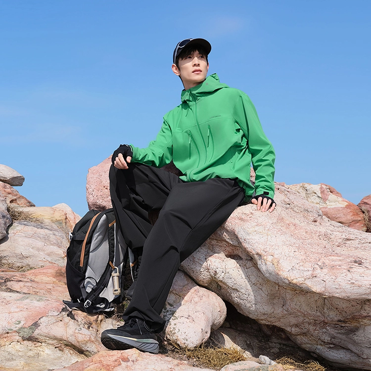 波司登  功能服饰系列 纯色拉链连帽轻薄通勤户外轻量软壳  防水防风耐磨透气防雨冲锋衣 男女同款