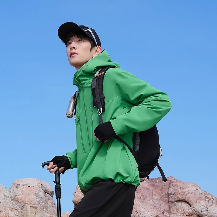 波司登  功能服饰系列 纯色拉链连帽轻薄通勤户外轻量软壳  防水防风耐磨透气防雨冲锋衣 男女同款