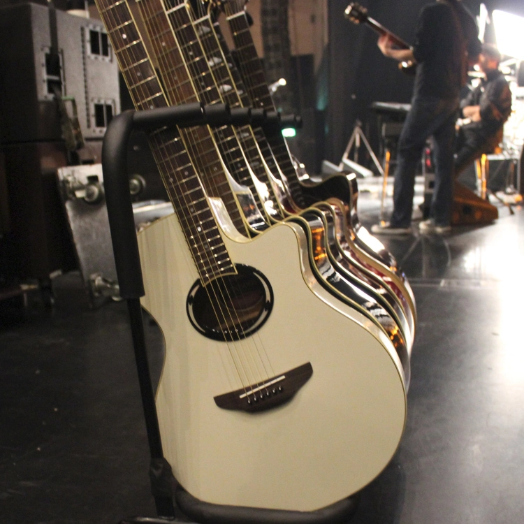 YAMAHA C40