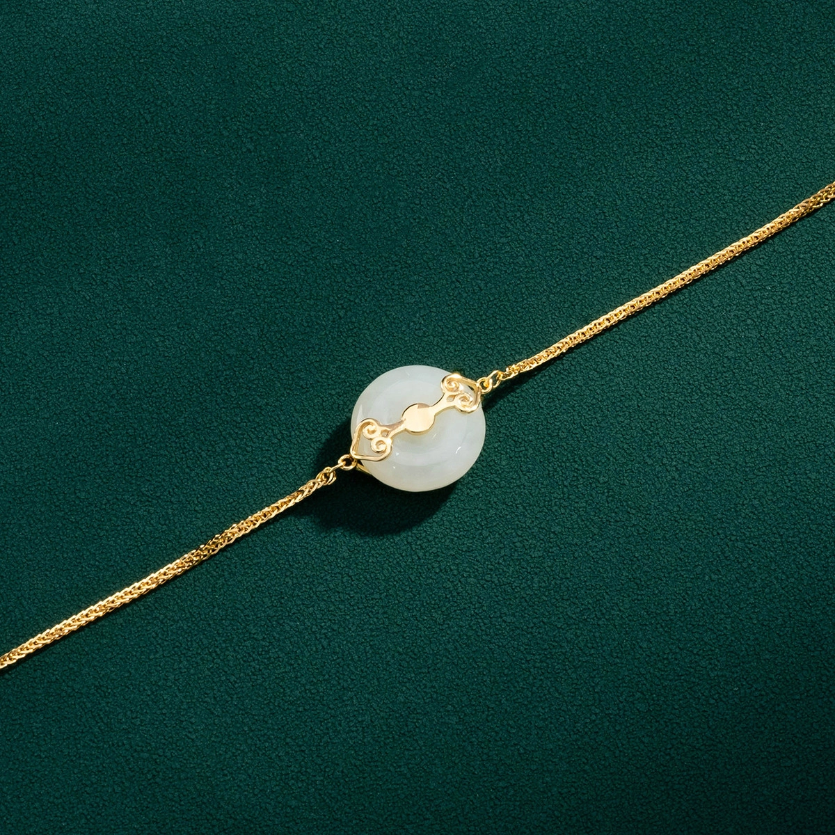 925
