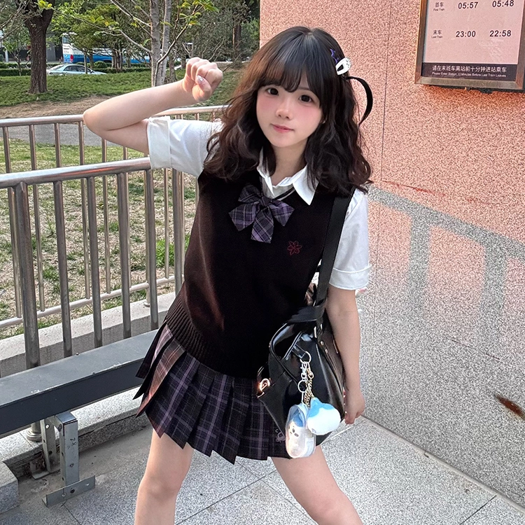 兔半眠 简约时尚通勤马甲纯色短袖衬衫格子半身裙制服 女款
