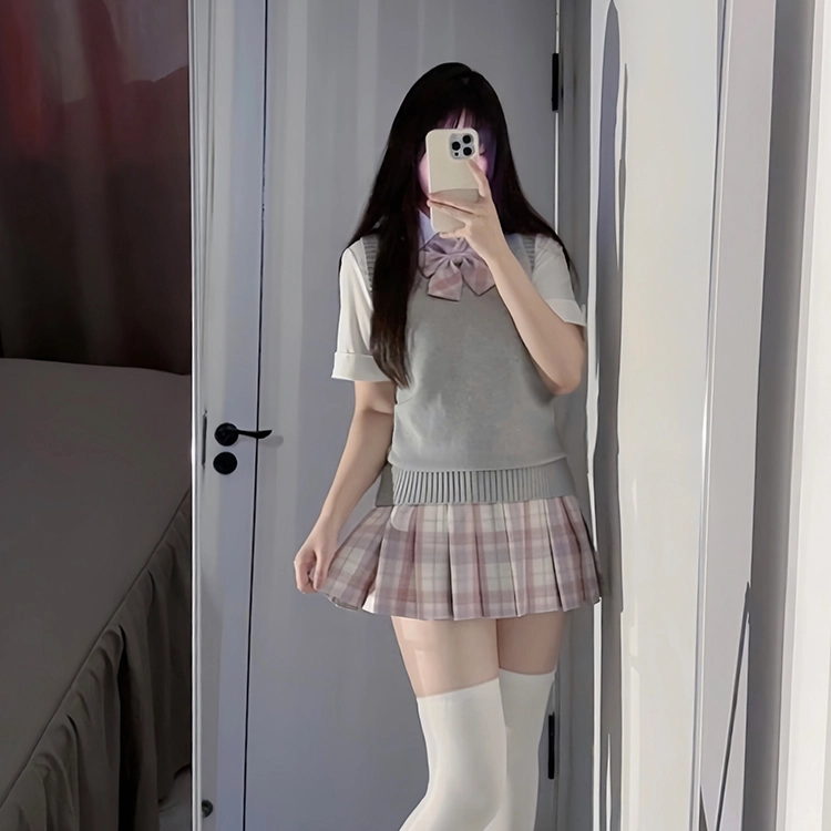 兔半眠 舒适纯色马甲简约短袖衬衫格子时尚短裙制服 女款