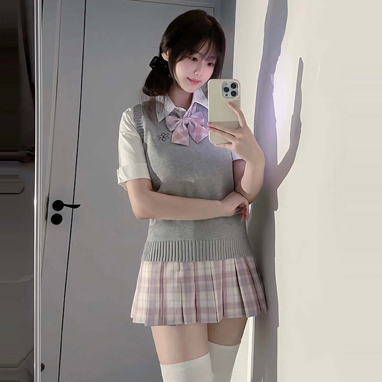 兔半眠 舒适纯色马甲简约短袖衬衫格子时尚短裙制服 女款