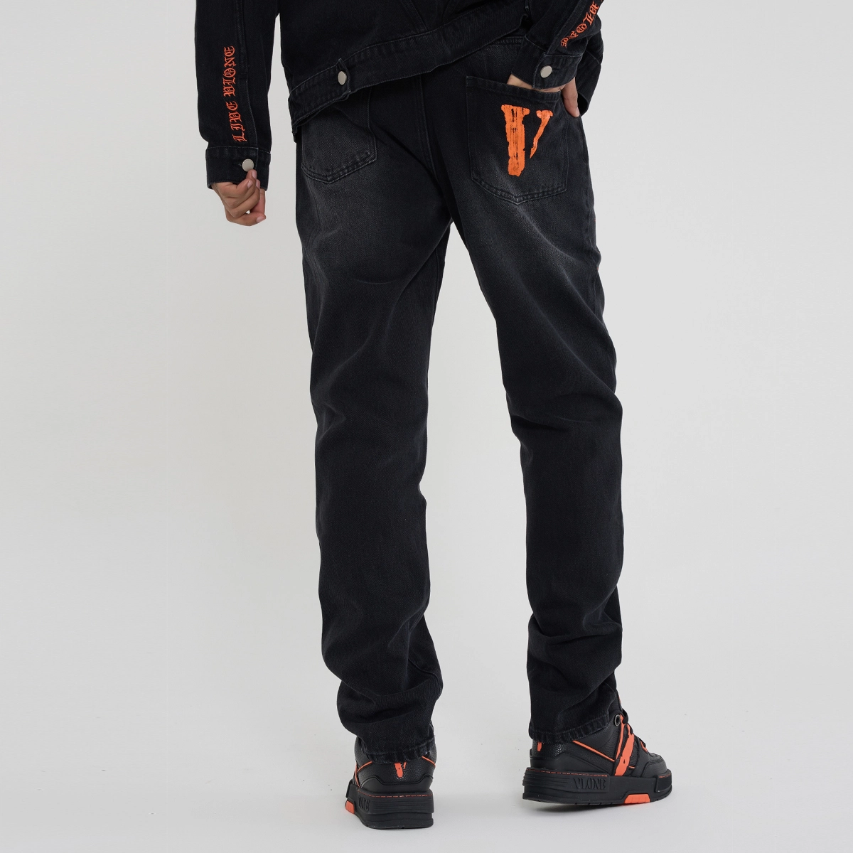 VLONE VLogo