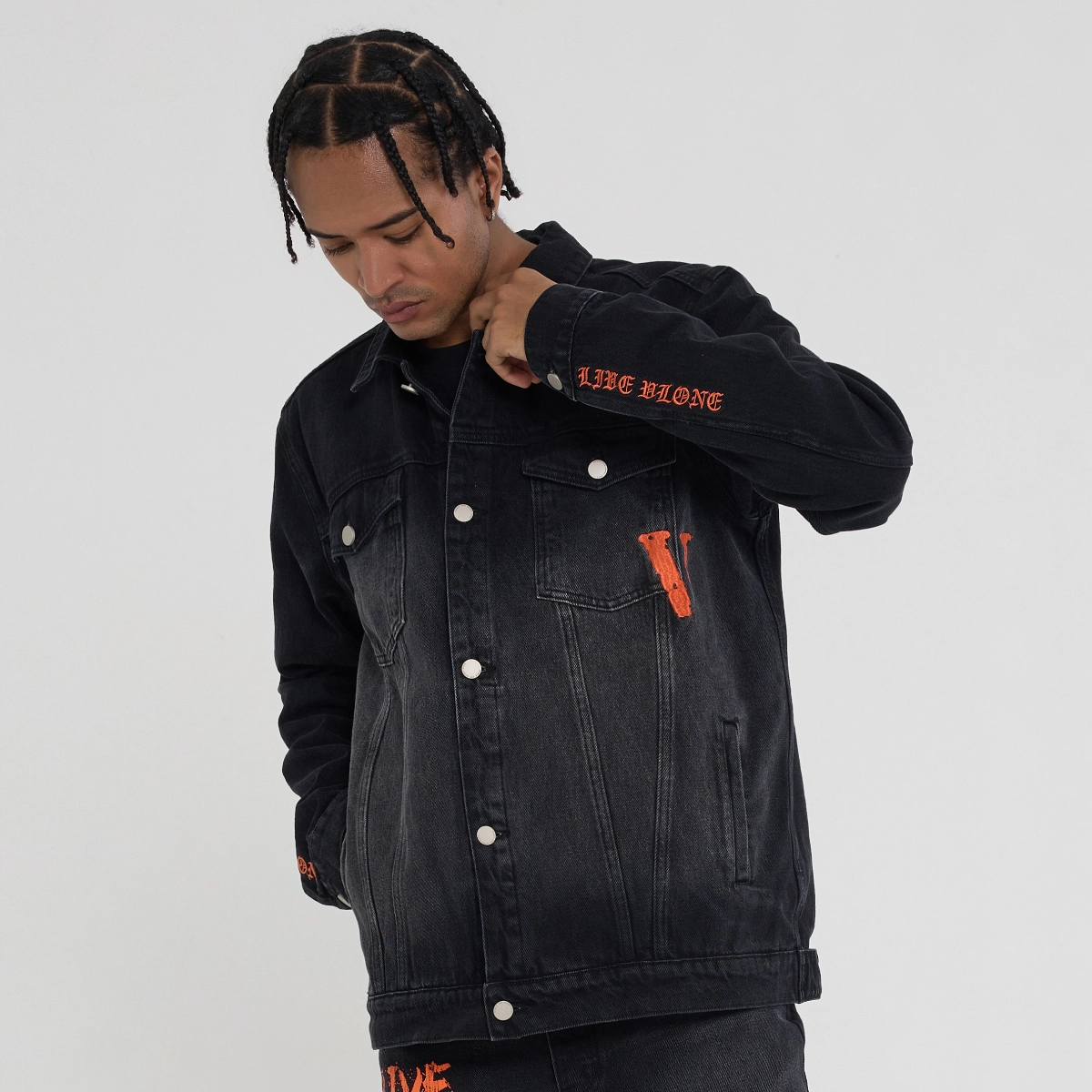 VLONE VLogo