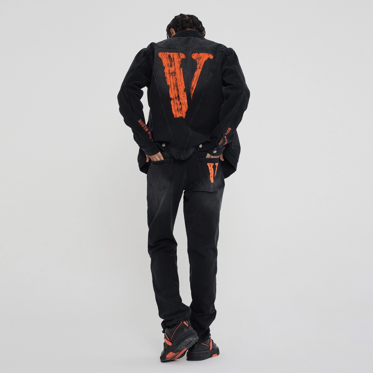 VLONE VLogo