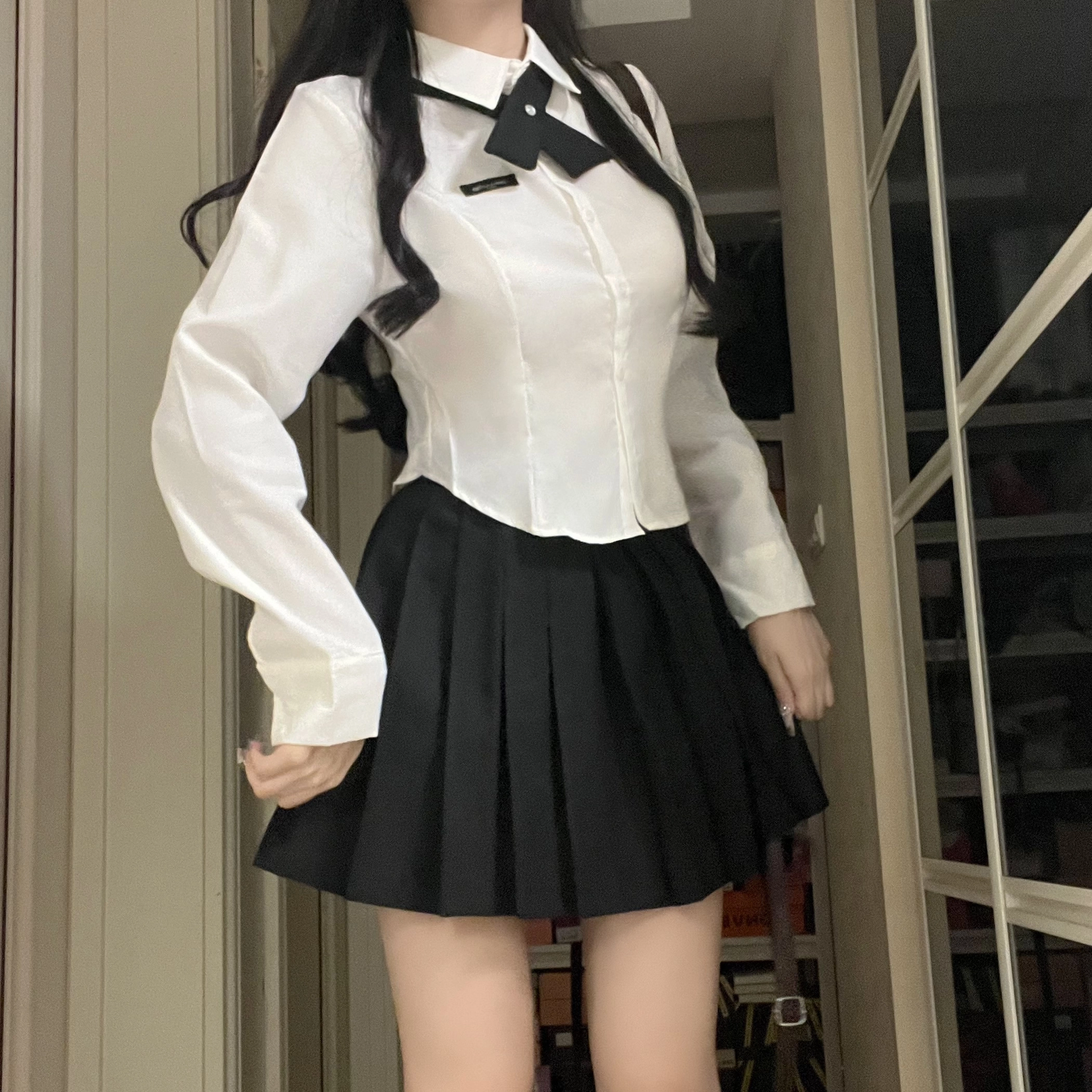花山家的猫 纯色尖领单排扣短款长袖衬衫高腰百褶短裙制服 女款