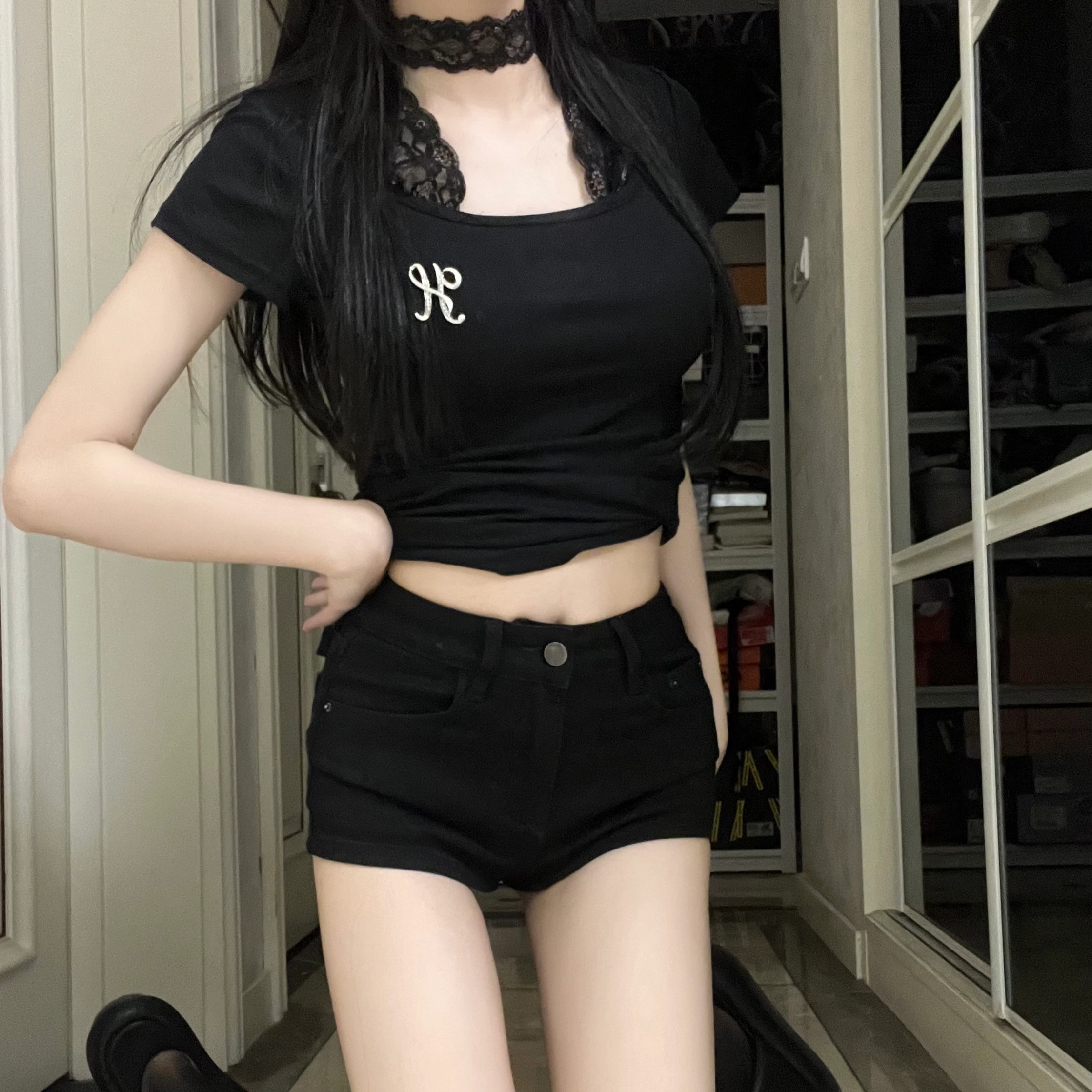 花山家的猫 挂脖蕾丝不规则纯色短袖针织衫 女款
