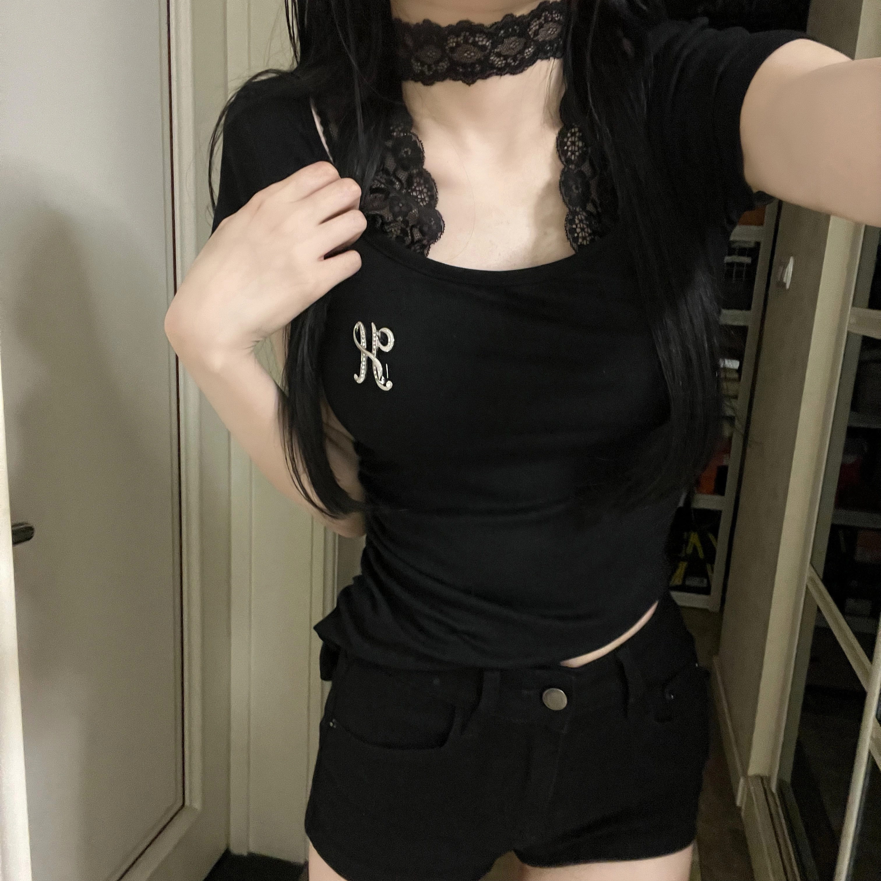 花山家的猫 挂脖蕾丝不规则纯色短袖针织衫 女款