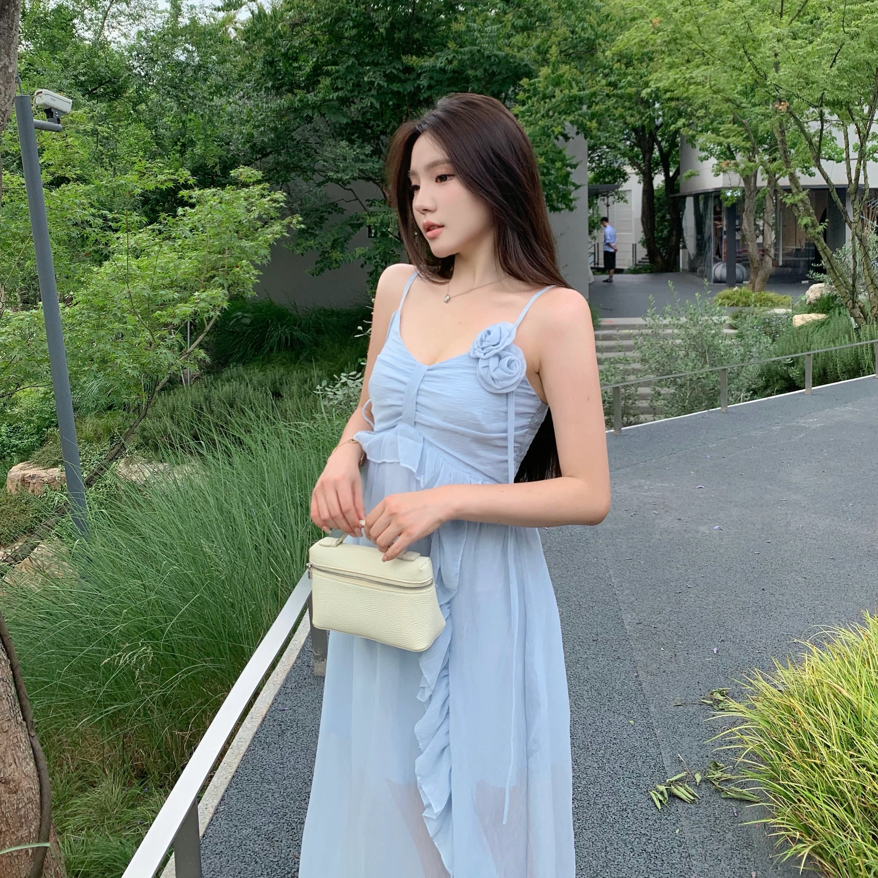 花山家的猫 法式温柔简约通勤吊带连衣裙 女款