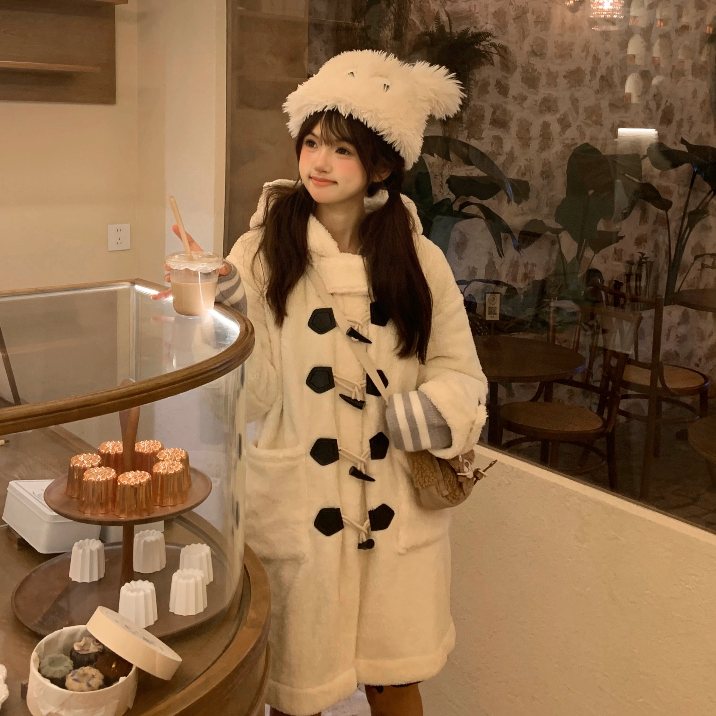 花山家的猫 连帽厚款纯色设计宽松连帽牛角扣外套大衣 女款 白色