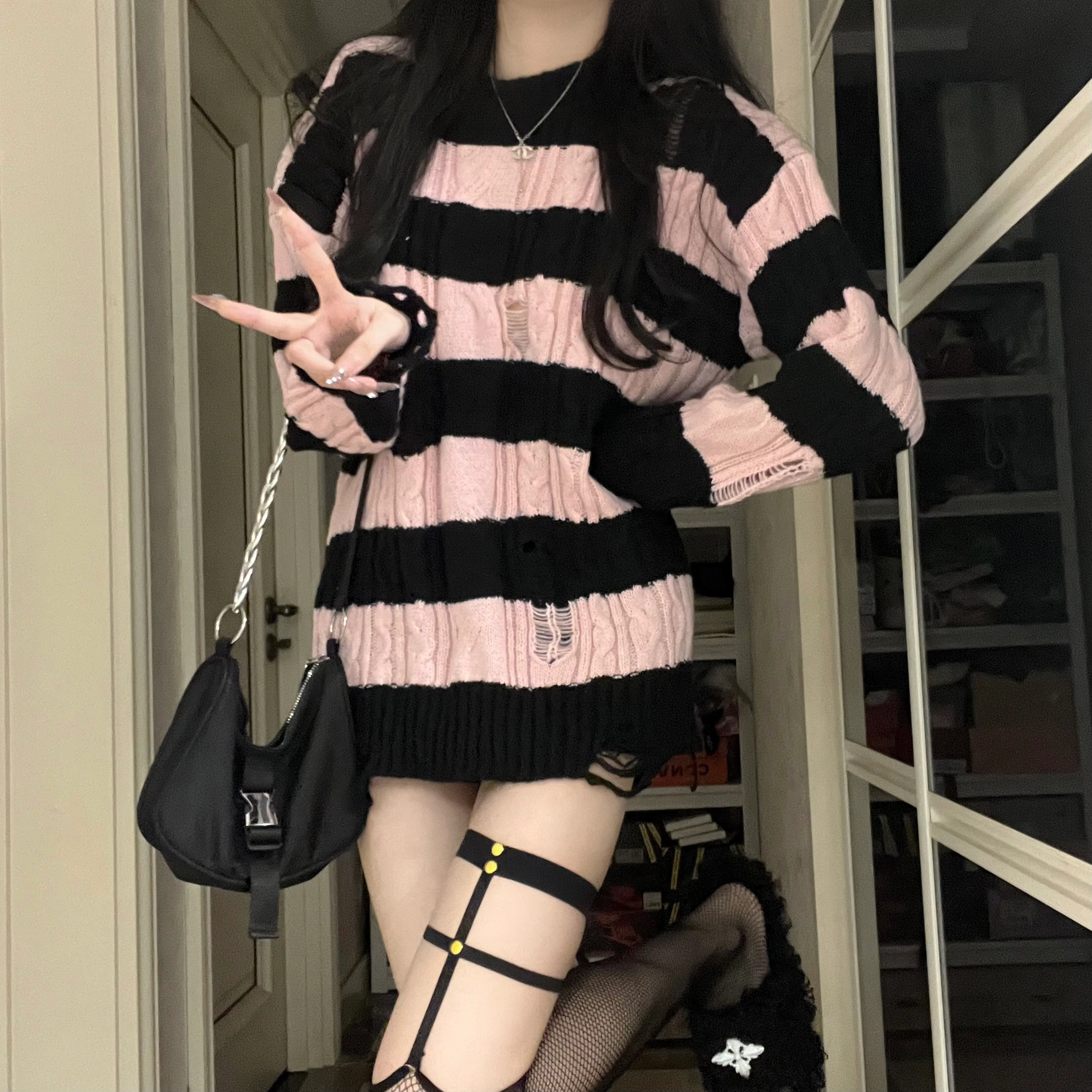 花山家的猫 条纹破洞长袖舒适细腻柔和亲肤毛衣 女款