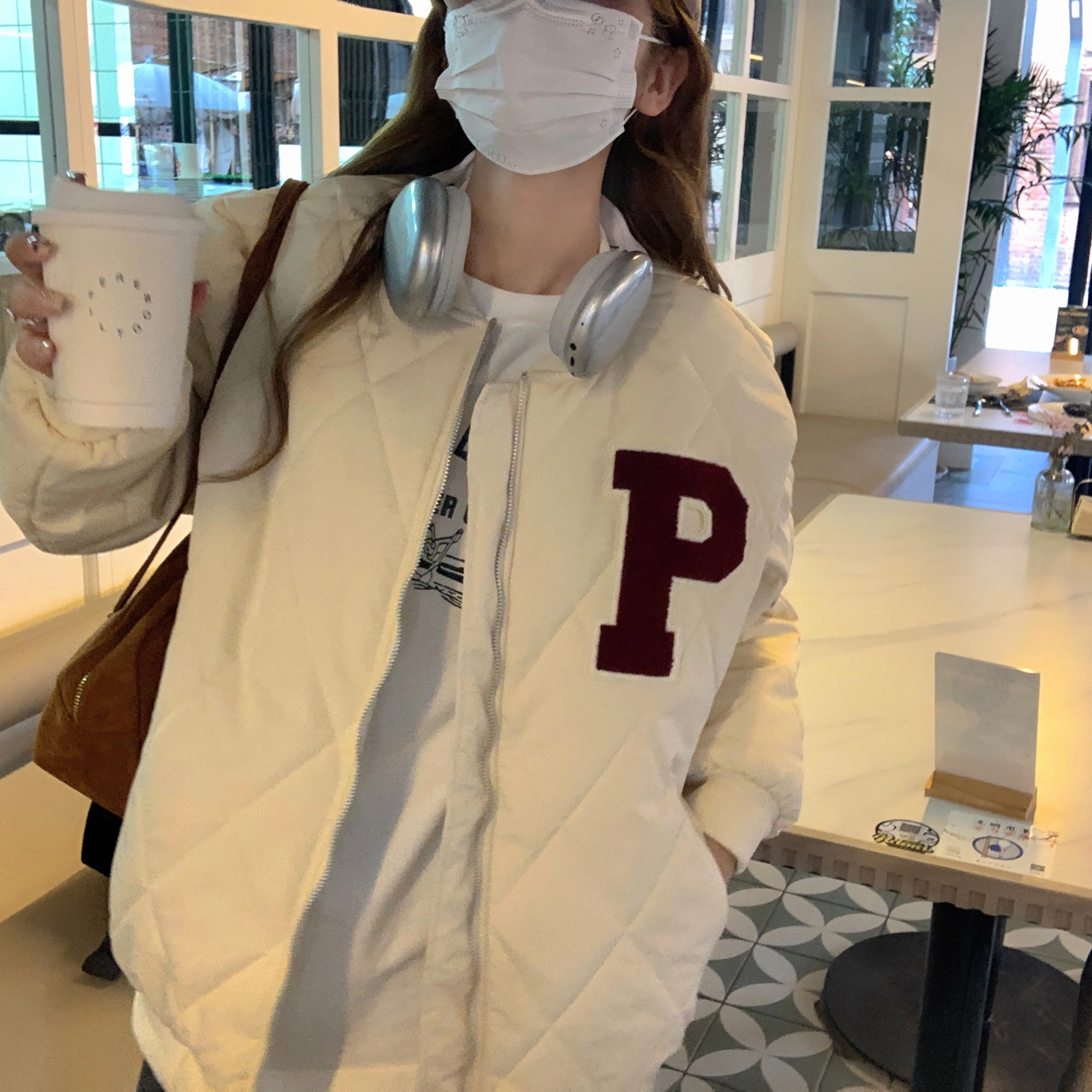 花山家的猫 纯色学院风字母贴布绣菱格插肩袖拉链棉服高腰百褶短裙制服 女款