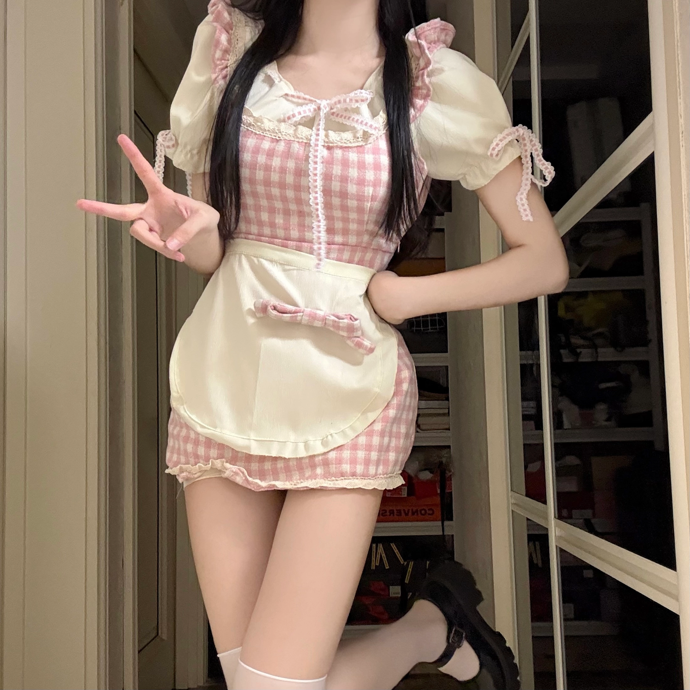 花山家的猫 方领泡泡袖甜美软妹田园风格子收腰包臀短袖连衣裙 女款 奶黄粉