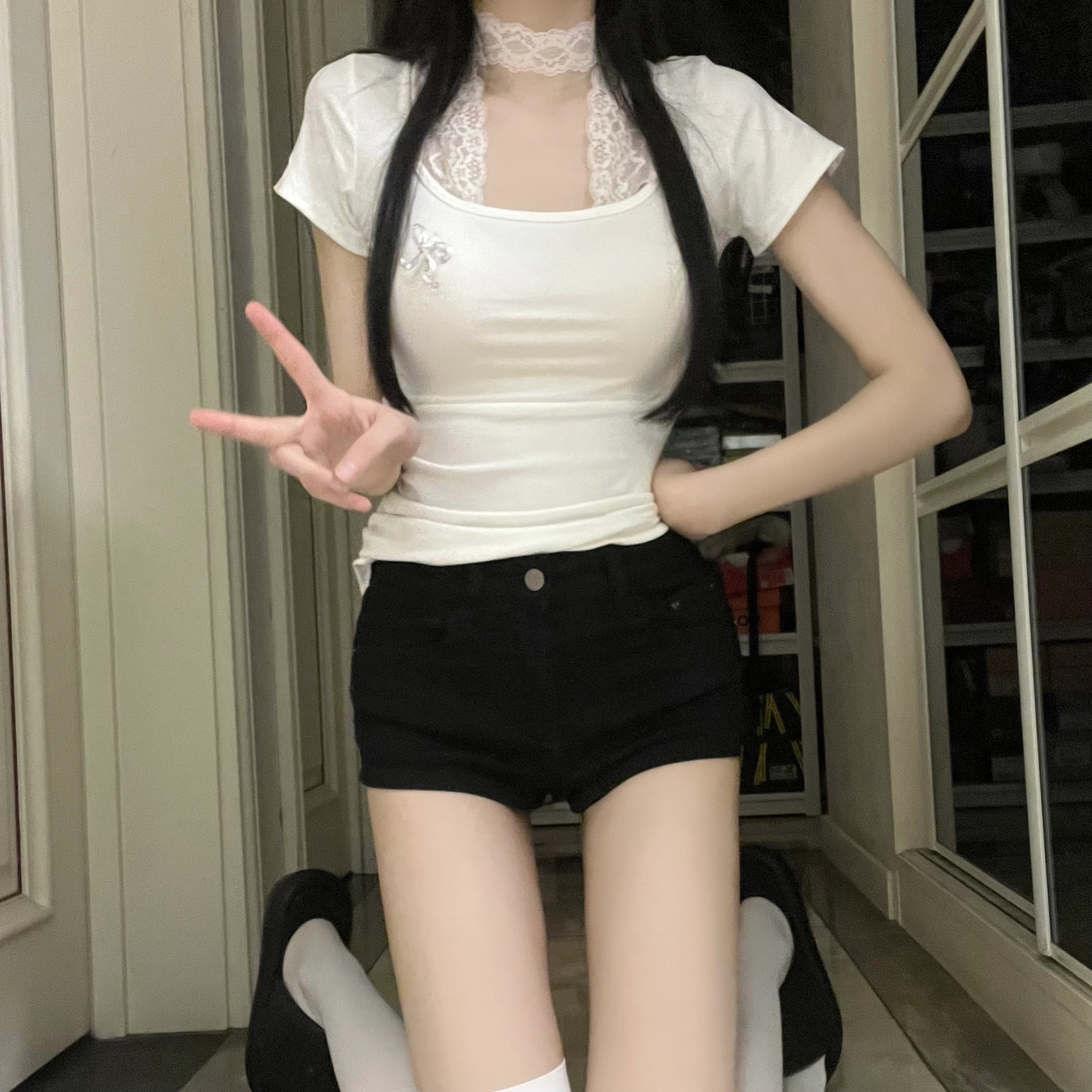 花山家的猫 挂脖蕾丝不规则纯色短袖针织衫 女款