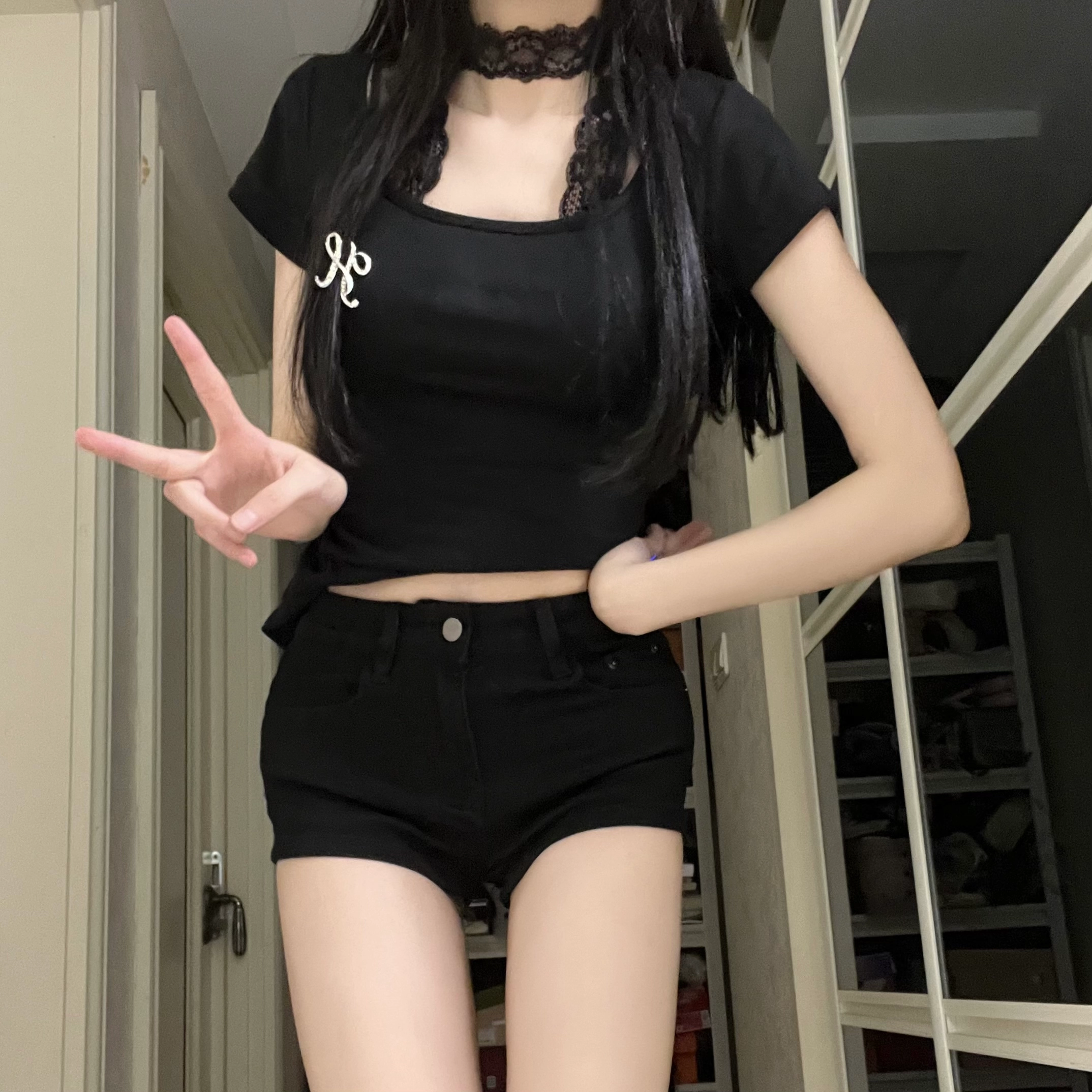花山家的猫 挂脖蕾丝不规则纯色短袖针织衫 女款
