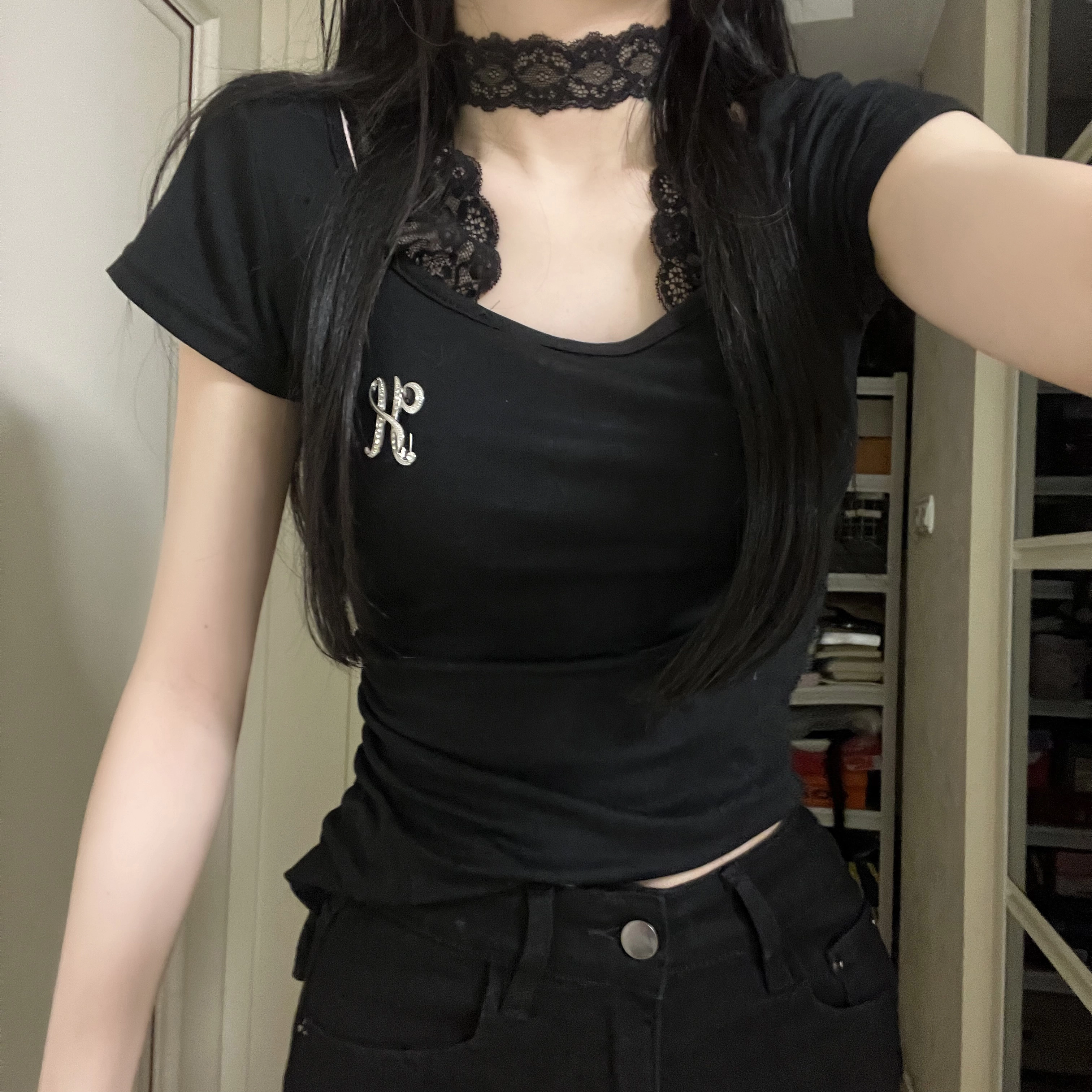 花山家的猫 挂脖蕾丝不规则纯色短袖针织衫 女款