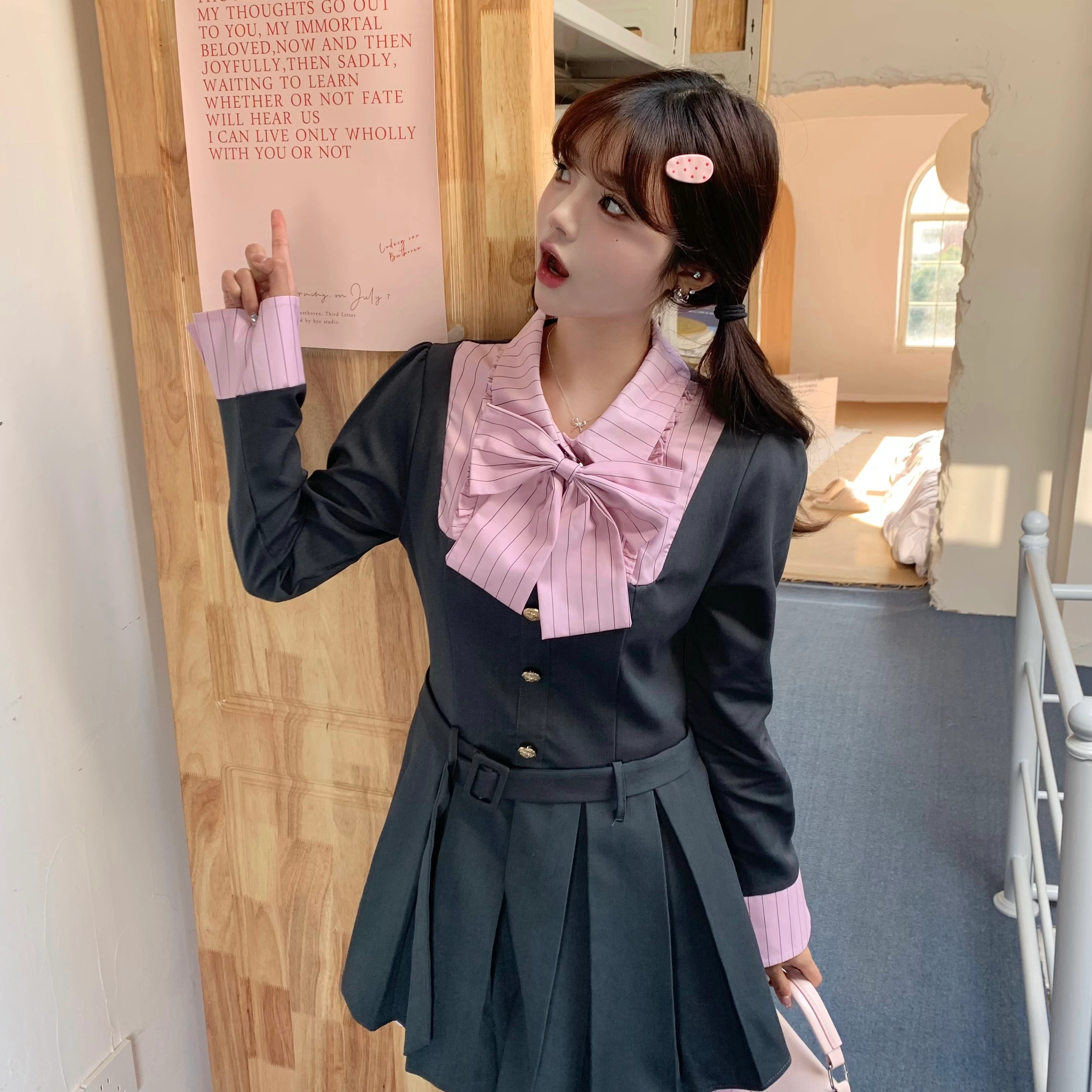 花山家的猫 学院风尖领韩式衬衫袖假两件收腰长袖连衣裙 女款 粉衬衫领黑色长袖连衣裙