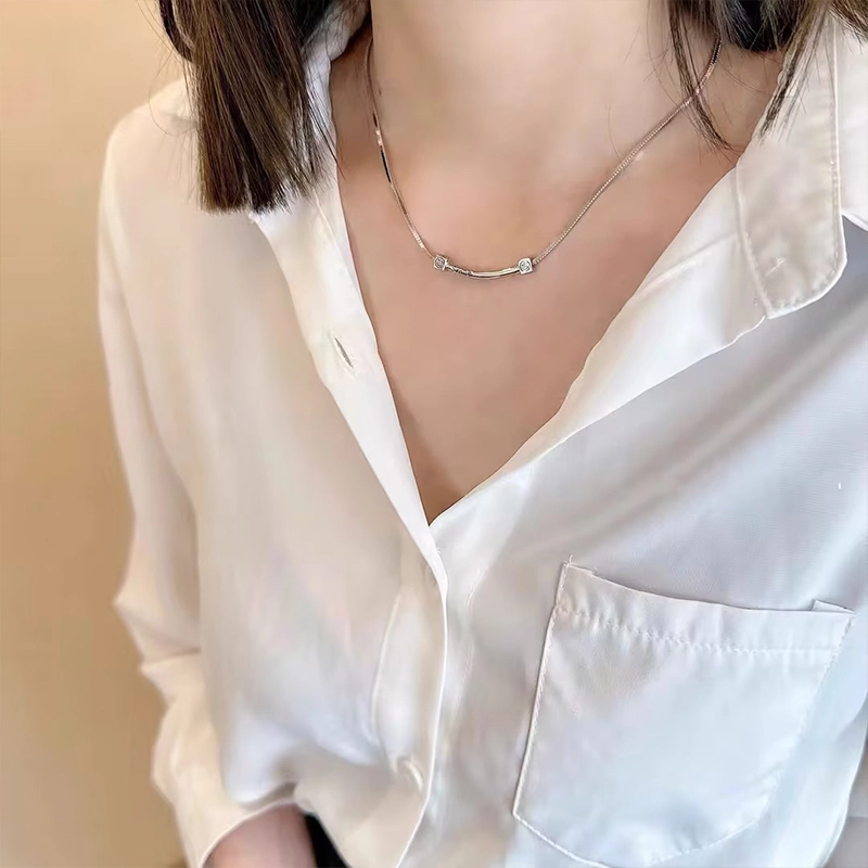 925