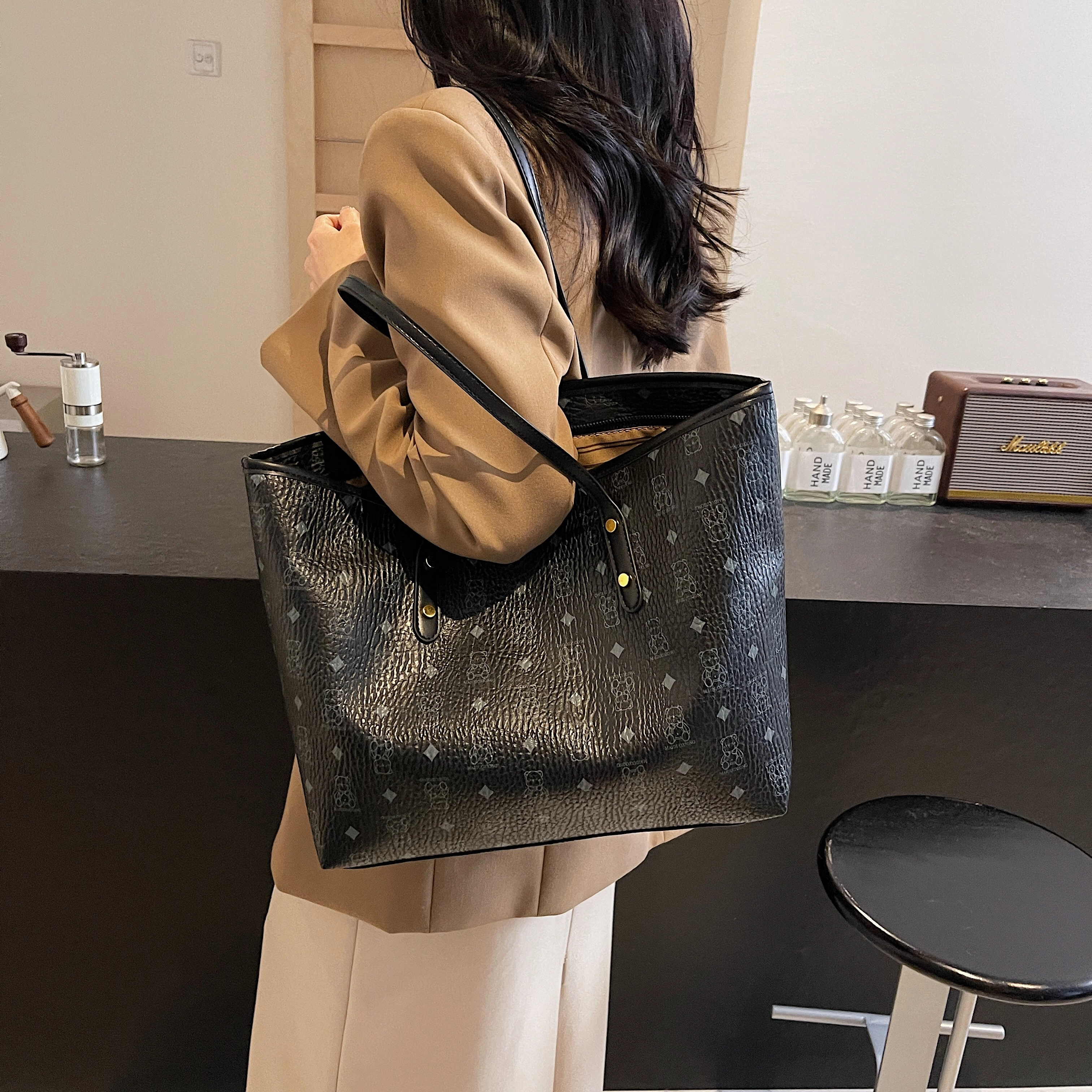 RIVMIND PU Tote