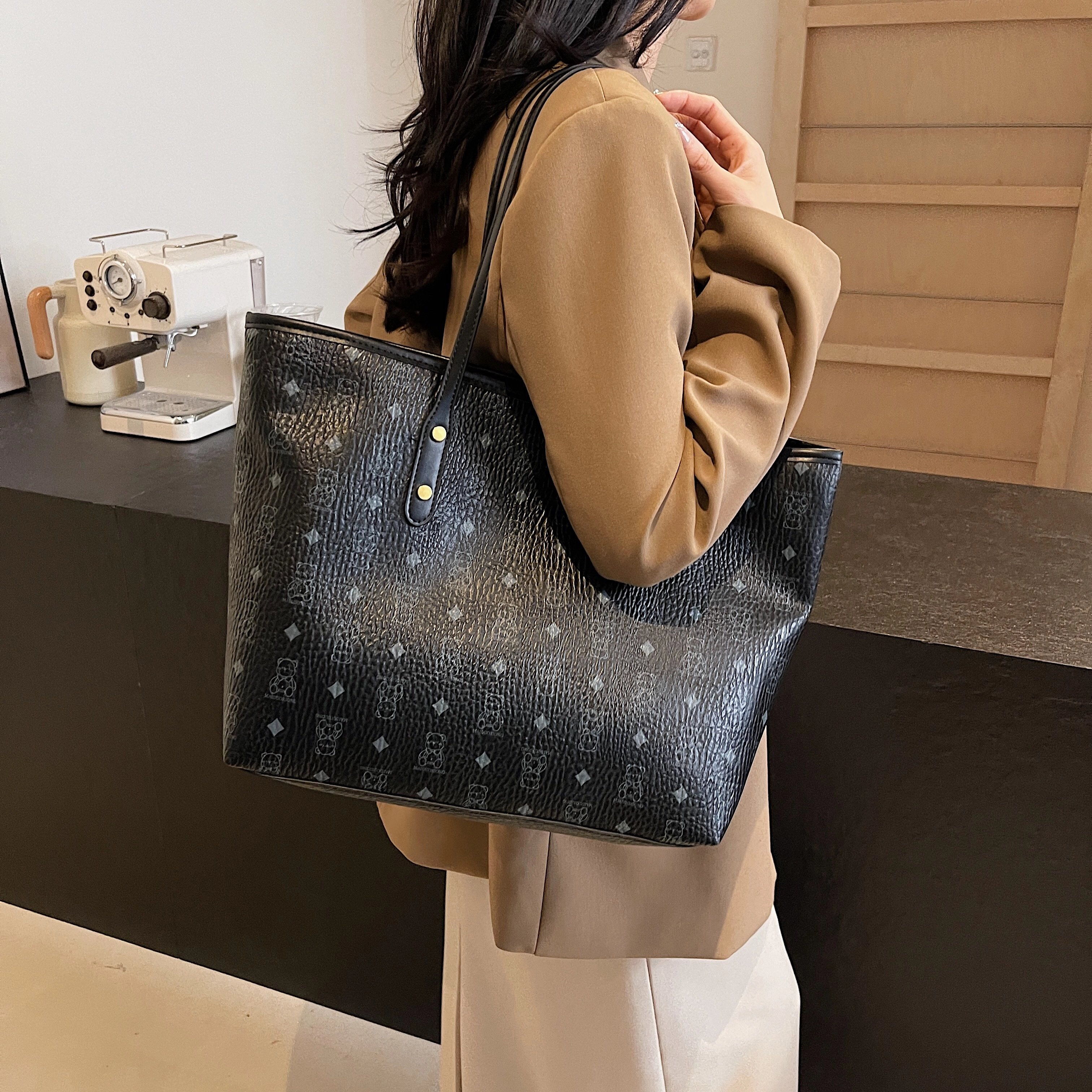 RIVMIND PU Tote