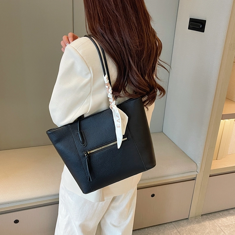 RIVMIND PU Tote