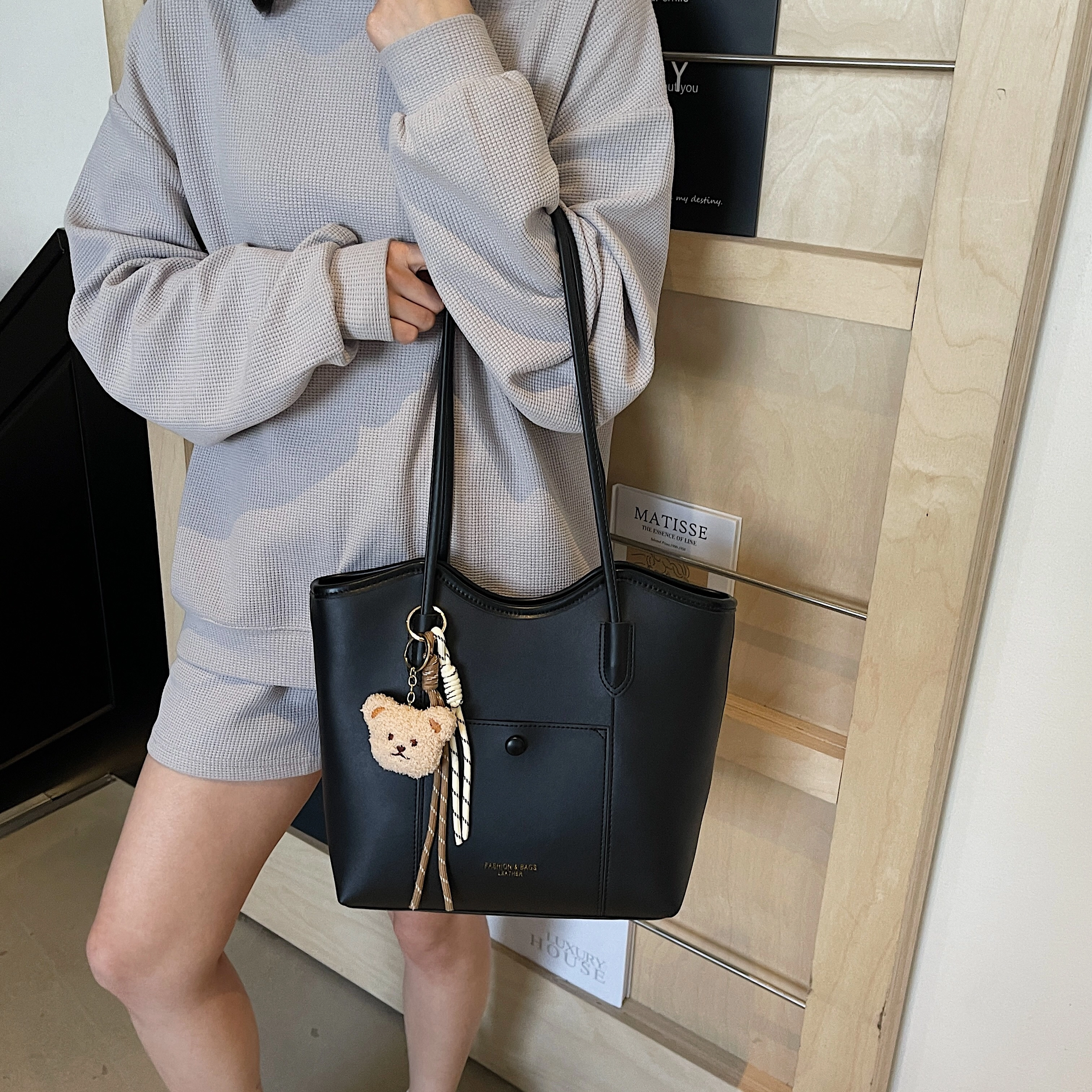 RIVMIND PU Tote