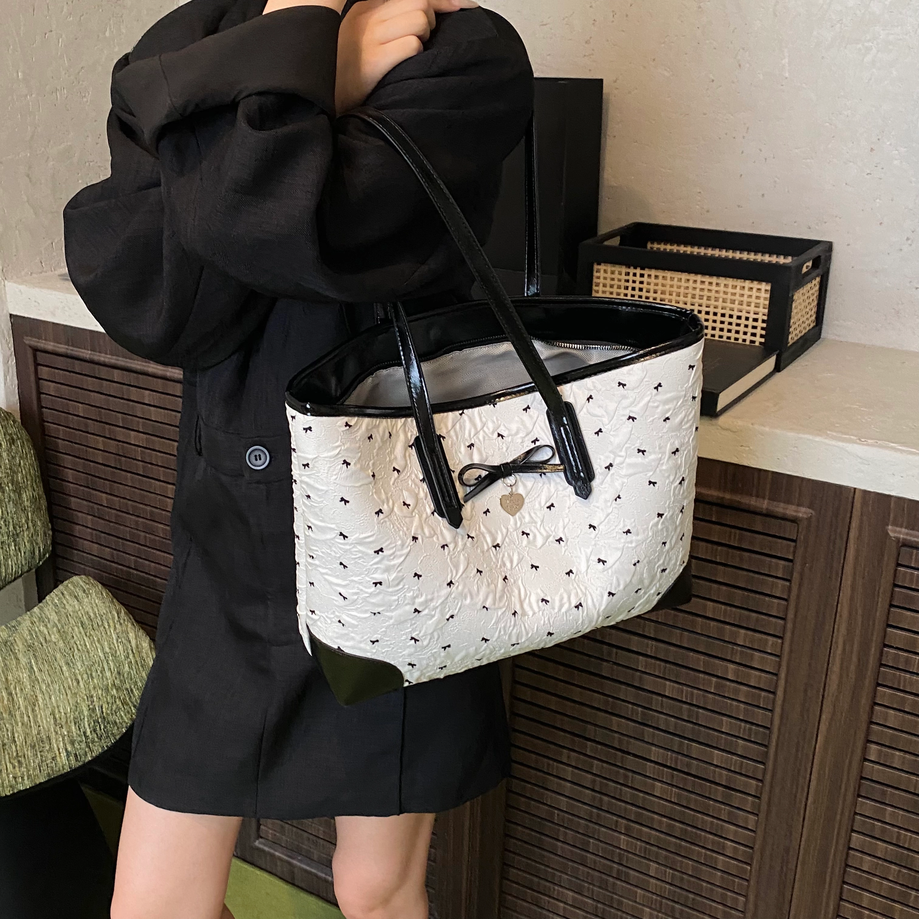 RIVMIND PU Tote