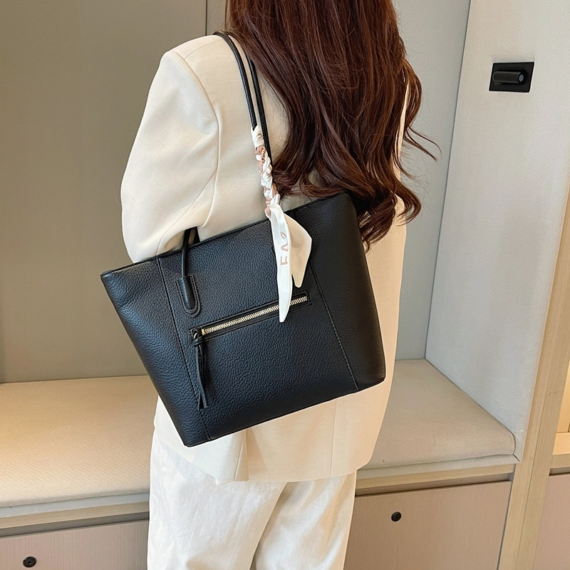 RIVMIND PU Tote