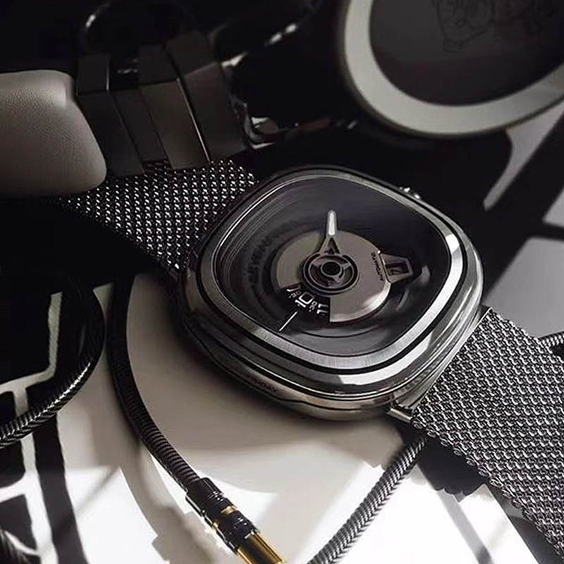 SEVENFRIDAY PE