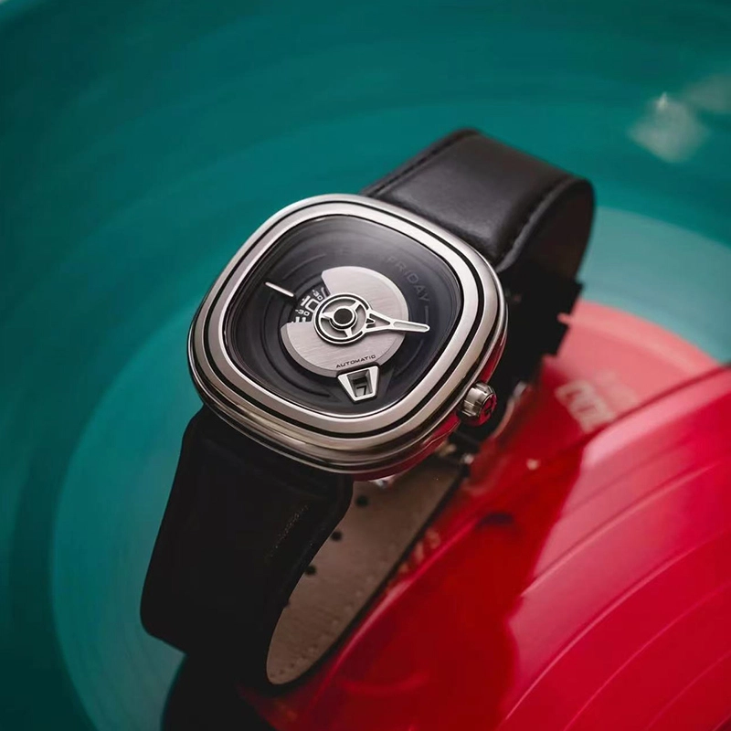 SEVENFRIDAY PE