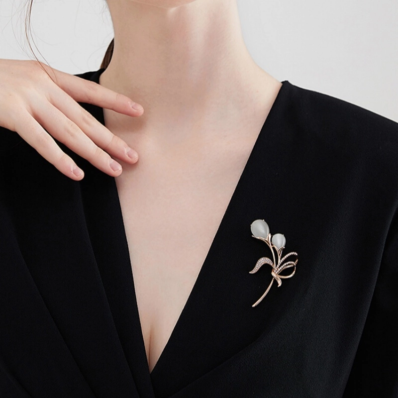 暖瞳 郁金香花朵奢华精致设计感西装衣服胸花时尚百搭浪漫独特别针配饰 合金 胸针 女款