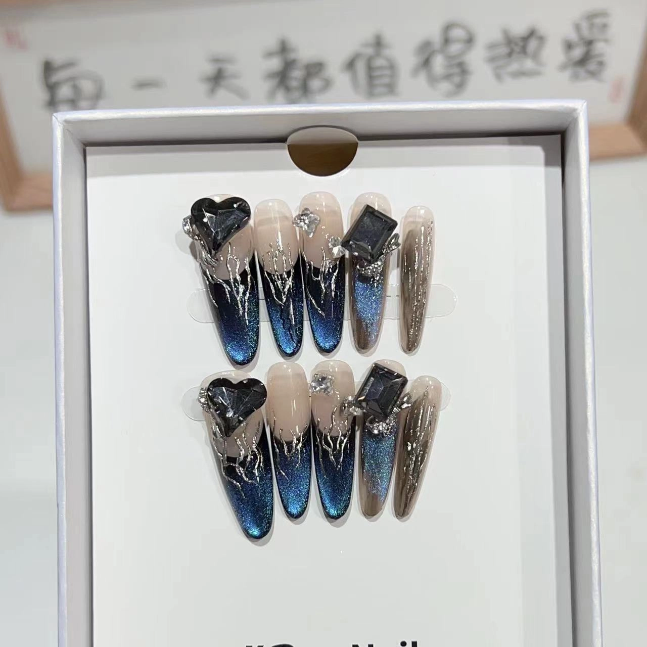 几多萌 穿戴甲高级感猫眼法式气质裸色美甲魔镜粉爆闪爱心钻假指甲片  椭圆长款蓝色跳色