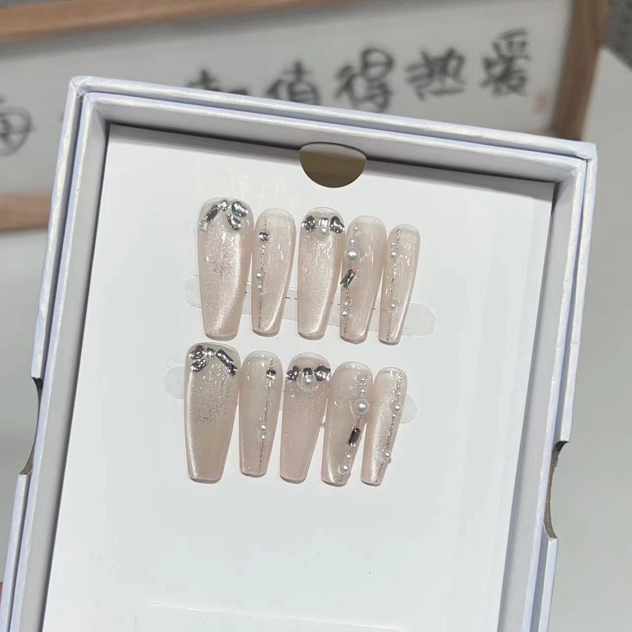 几多萌 【冰透精灵】 手工穿戴甲冰透 轻奢风猫眼美甲 碎钻假指甲贴片可拆卸  梯型长款裸色晕染 细闪
